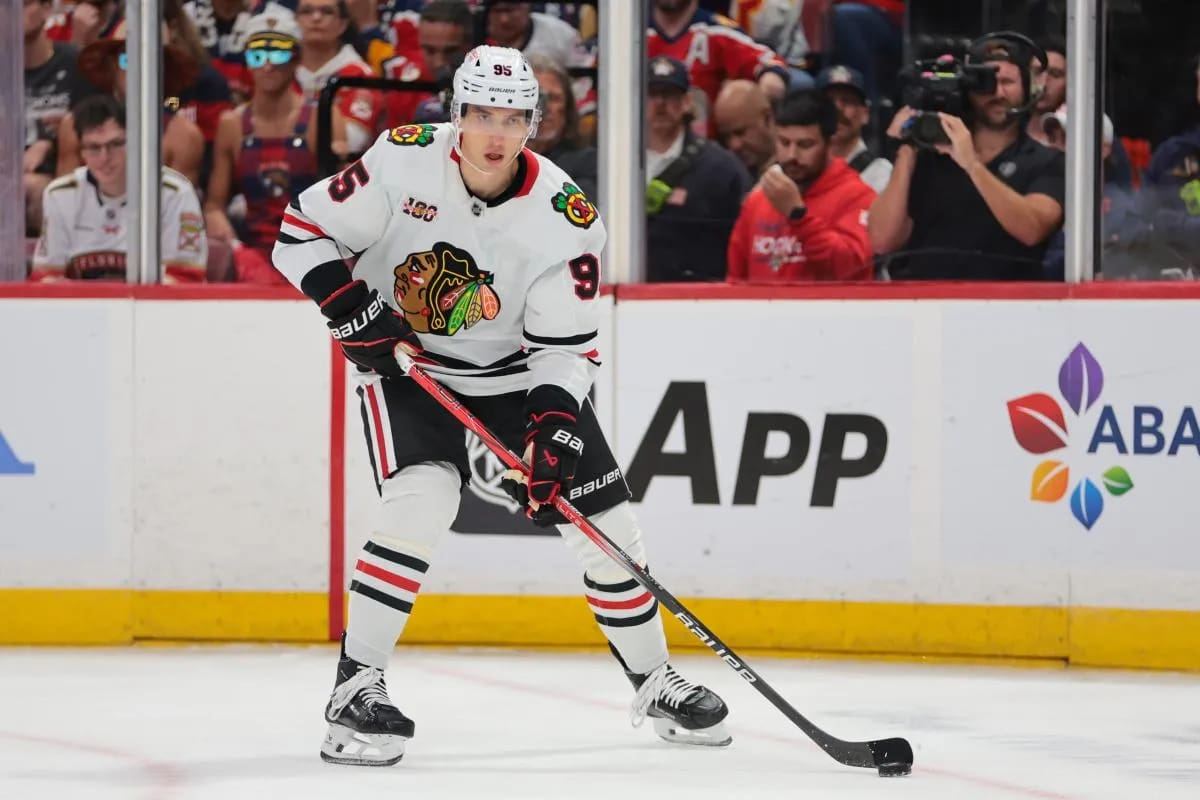 Blackhawks Fall Flat in Final 40 Minutes, Lose 3-1 to Kings To End Point  Streak, image size:1200x800